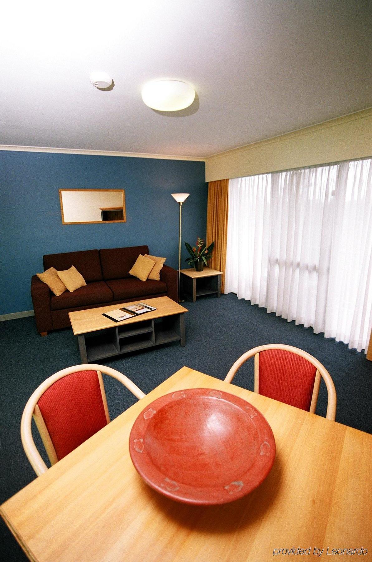 Mt Ommaney Hotel Apartments Бризбейн Стая снимка