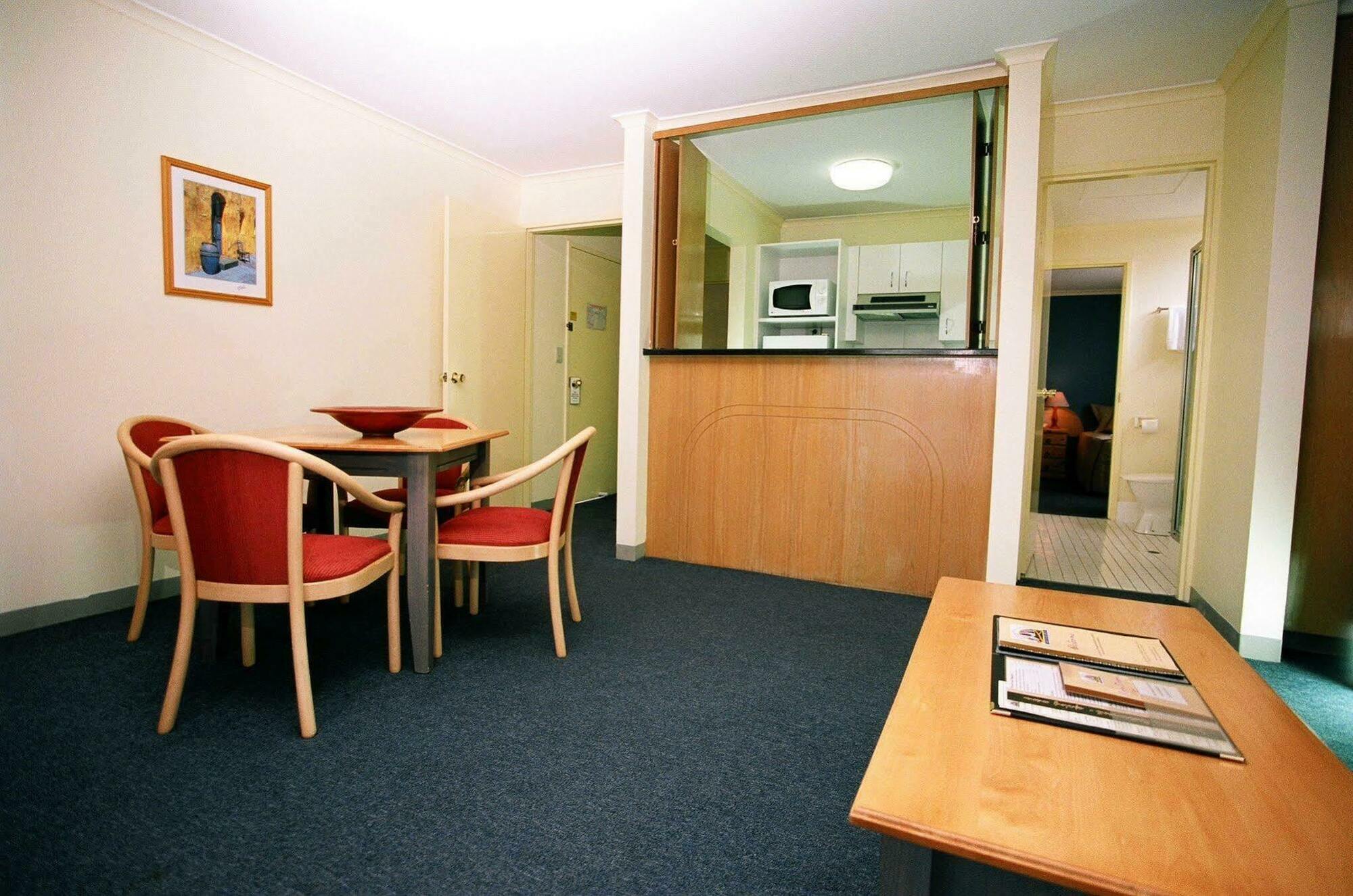 Mt Ommaney Hotel Apartments Бризбейн Стая снимка
